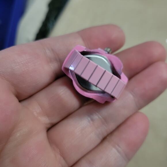 Hello Kitty pink & crystal bow watch ring - Picture 2 of 3